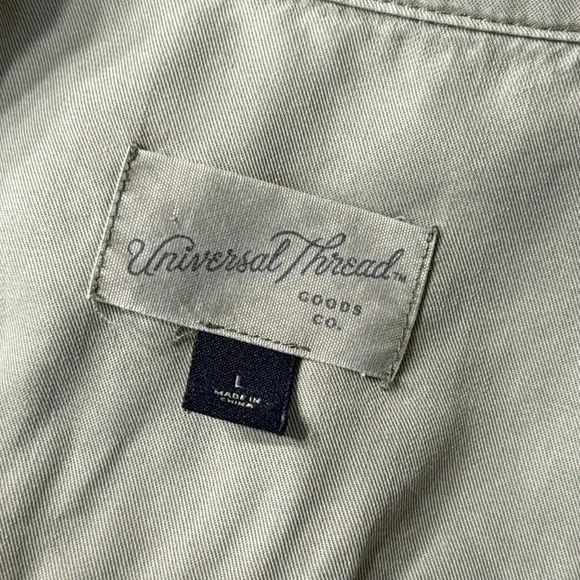 Universal Thread Button Up - Picture 5 of 5
